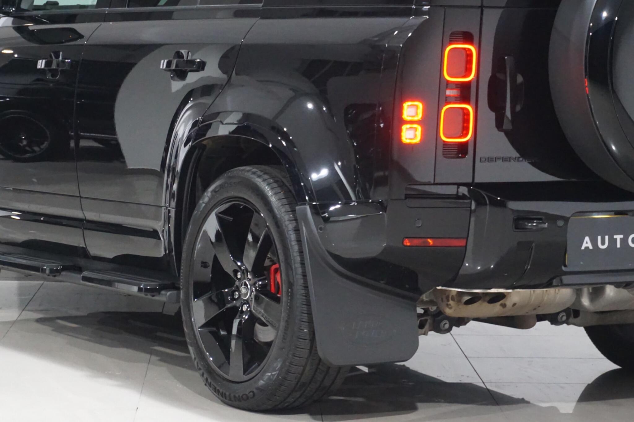 Land Rover Defender 110 3.0 D300 MHEV X-Dynamic HSE SUV 5dr Diesel Auto 4WD Euro 6 (s/s) (300 ps)